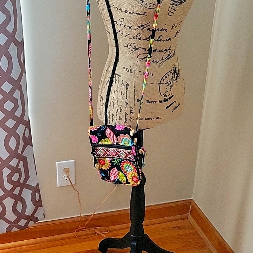 Floral crossbody bag 8in x 6in. Excellent condition